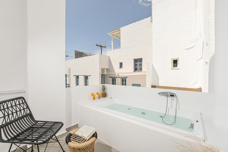 Deluxe double room with outdoor hot tub